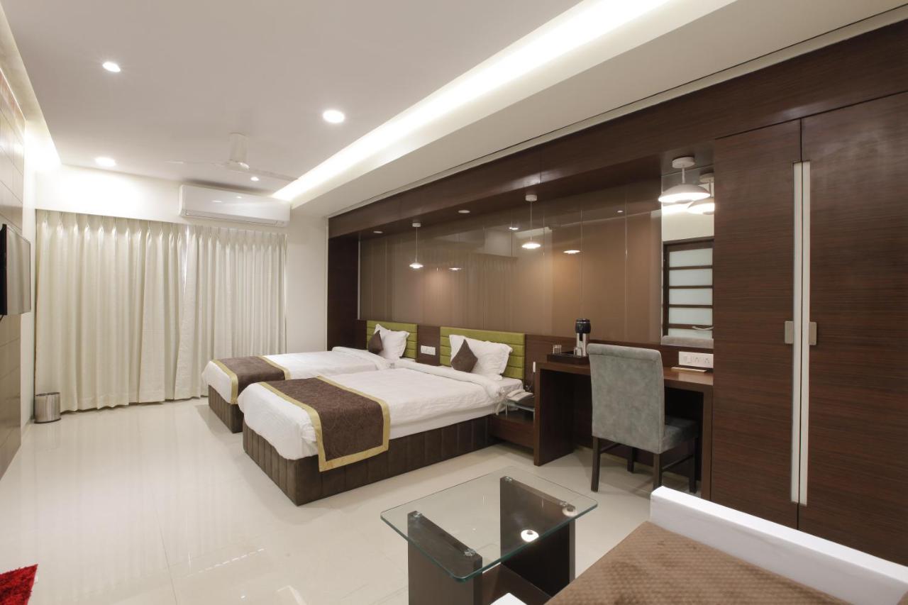 Hotel The Lotus Park Ahmedabad Exterior foto