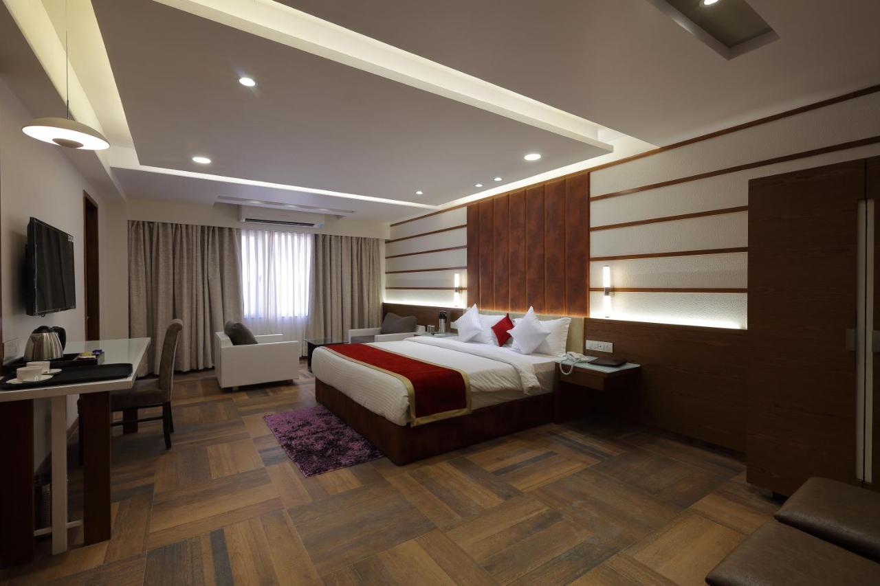 Hotel The Lotus Park Ahmedabad Exterior foto
